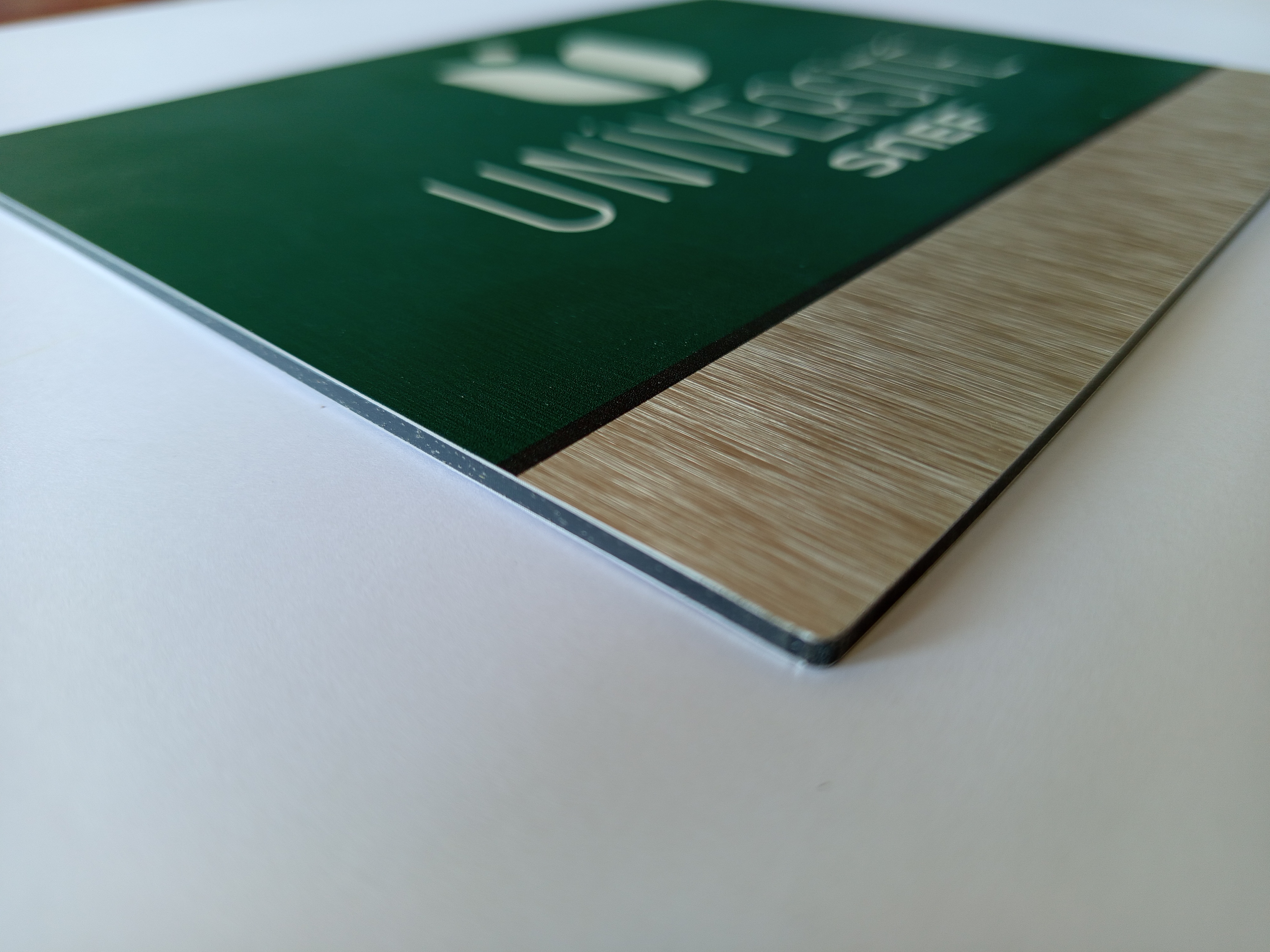 Impression plaque professionnelle aluminium brossé SNEF Marseille